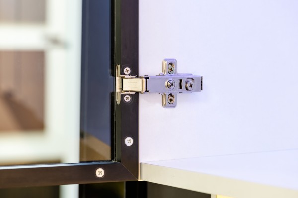 How to adjust cabinet doors